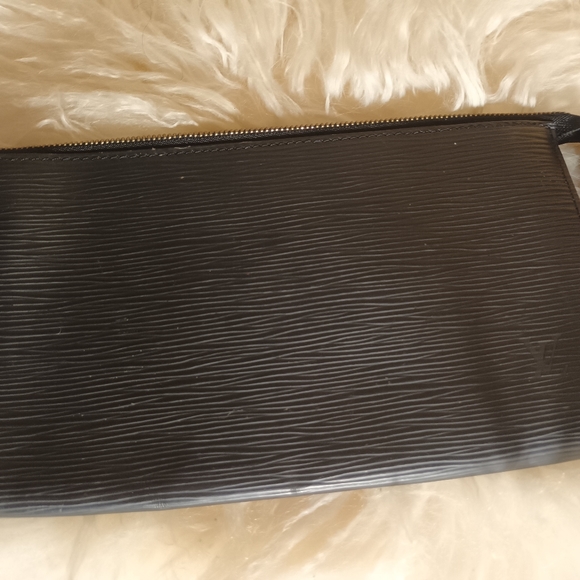 LOUIS VUITTON Epi Leather Pochette Accessoires Black - Picture 3 of 16